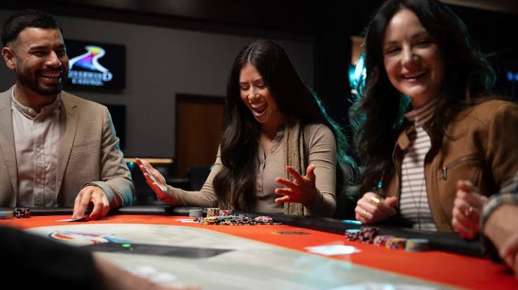 What Casino Conversations Are Considered Appropriate at the Tables?